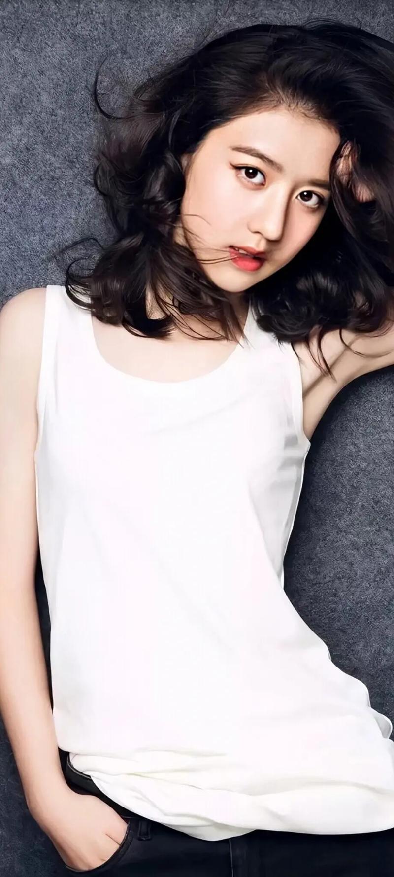 清純與靈動(dòng)的完美結(jié)合——李凱馨高清壁紙賞析